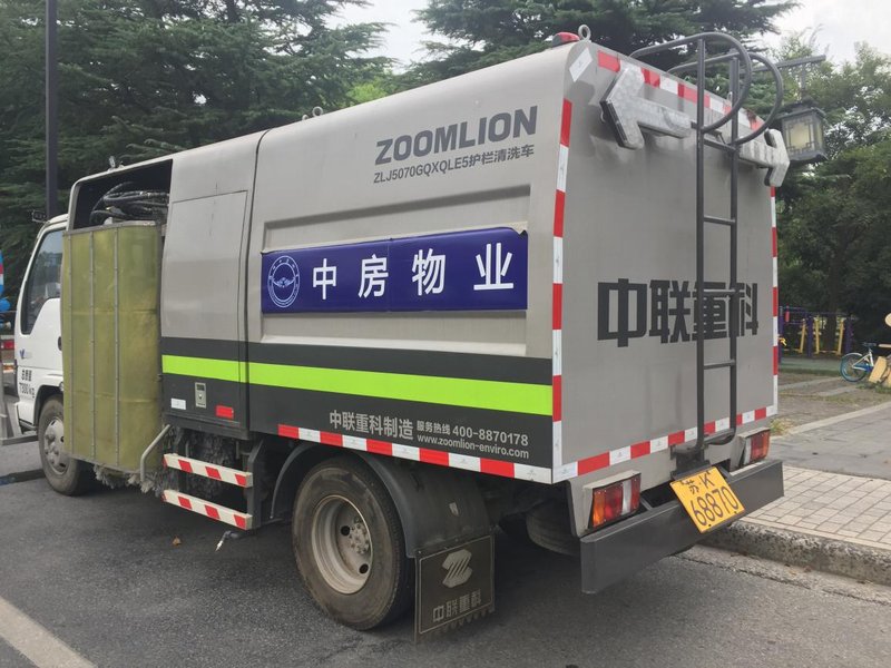 護(hù)欄清洗車